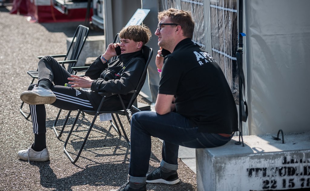 I APEX Racing er det Mikkel der sidder i chefstolen. Også når der er telefontid
(Foto: Dan Knudsen – Photo-Graphic)